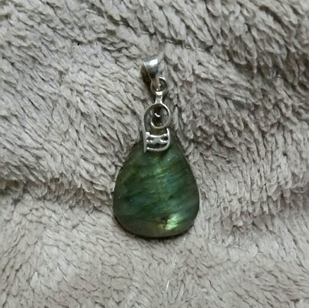 Sterling Silver Labradorite Pendant